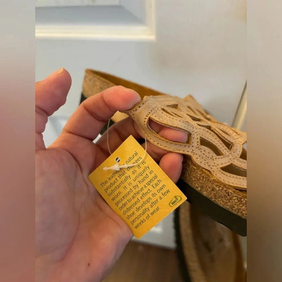 NAOT BARBADOS BISCUIT Leather Sandals. Womens 8US 39EU Women's Shoes - Picture 2 of 3